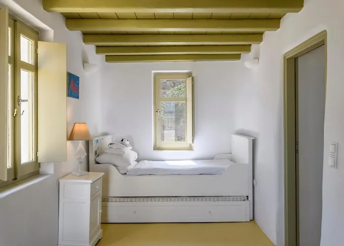 Isabella Family Close To The * Fteliá