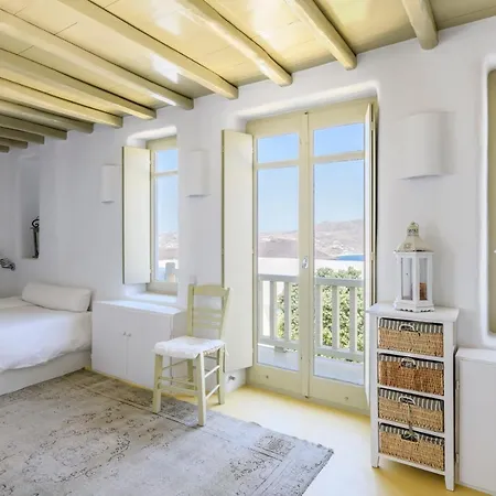 Isabella Family Close To The Villa