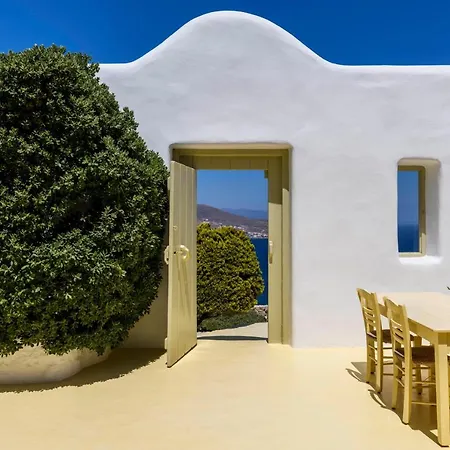 Isabella Family Close To The Villa *