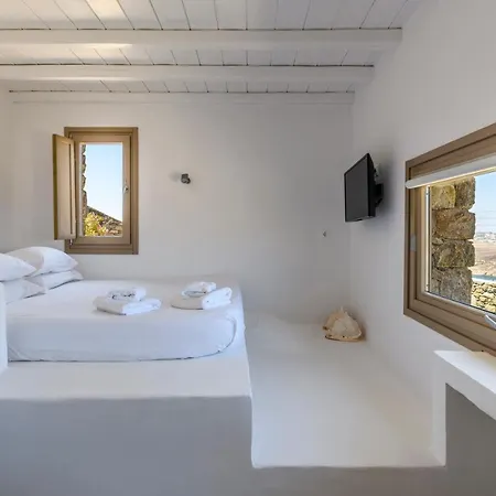 Isabella Family Close To The Vila