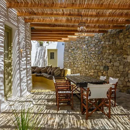 Isabella Family Close To The Willa Ftelia (Mykonos)