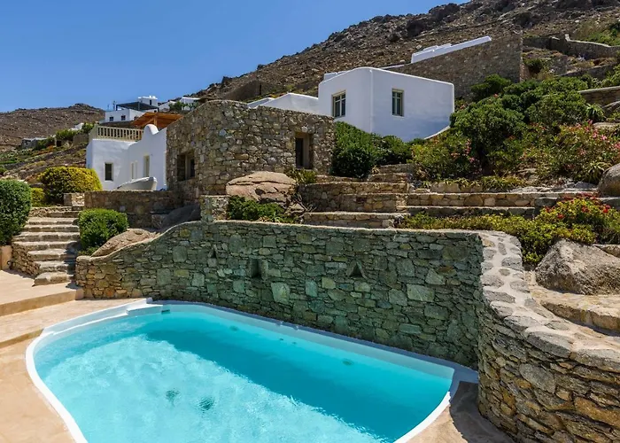 Willa Isabella Family Close To The