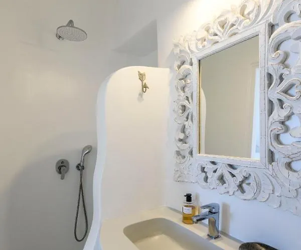 Willa Isabella Family Close To The *