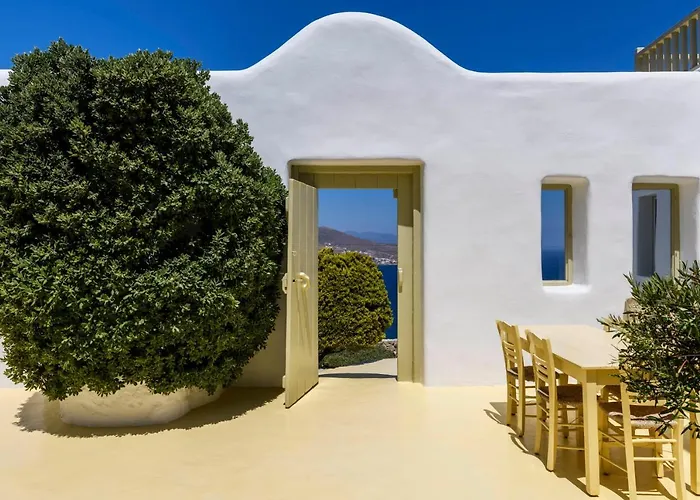 Isabella Family Close To The Willa *