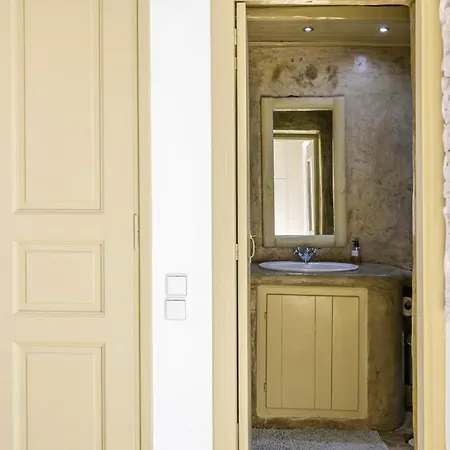 Isabella Family Close To The