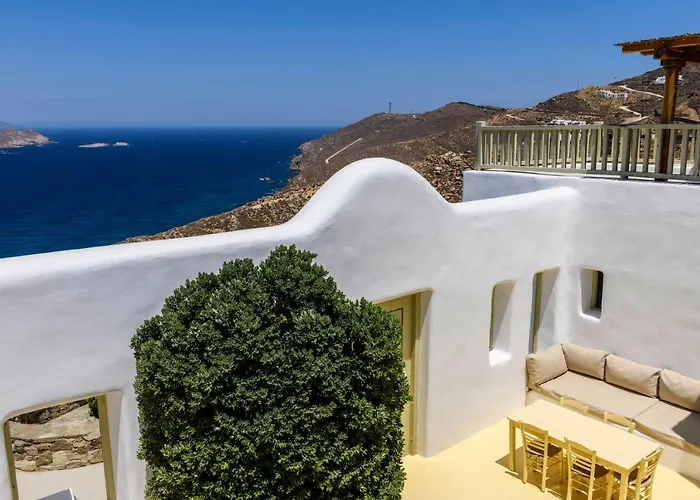 Isabella Family Close To The פטליה